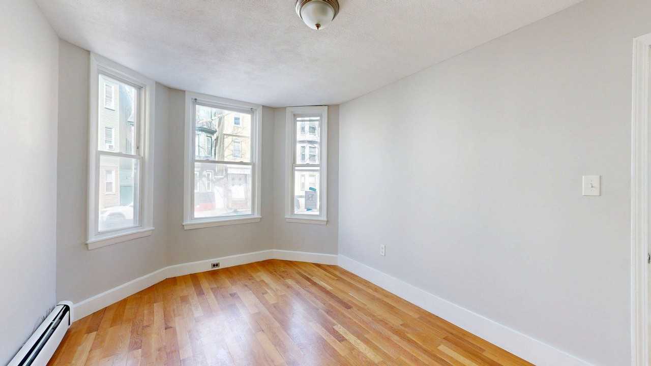 205 Chelsea Street205 Chelsea Street - 3 #3 - Photo 5 of 33