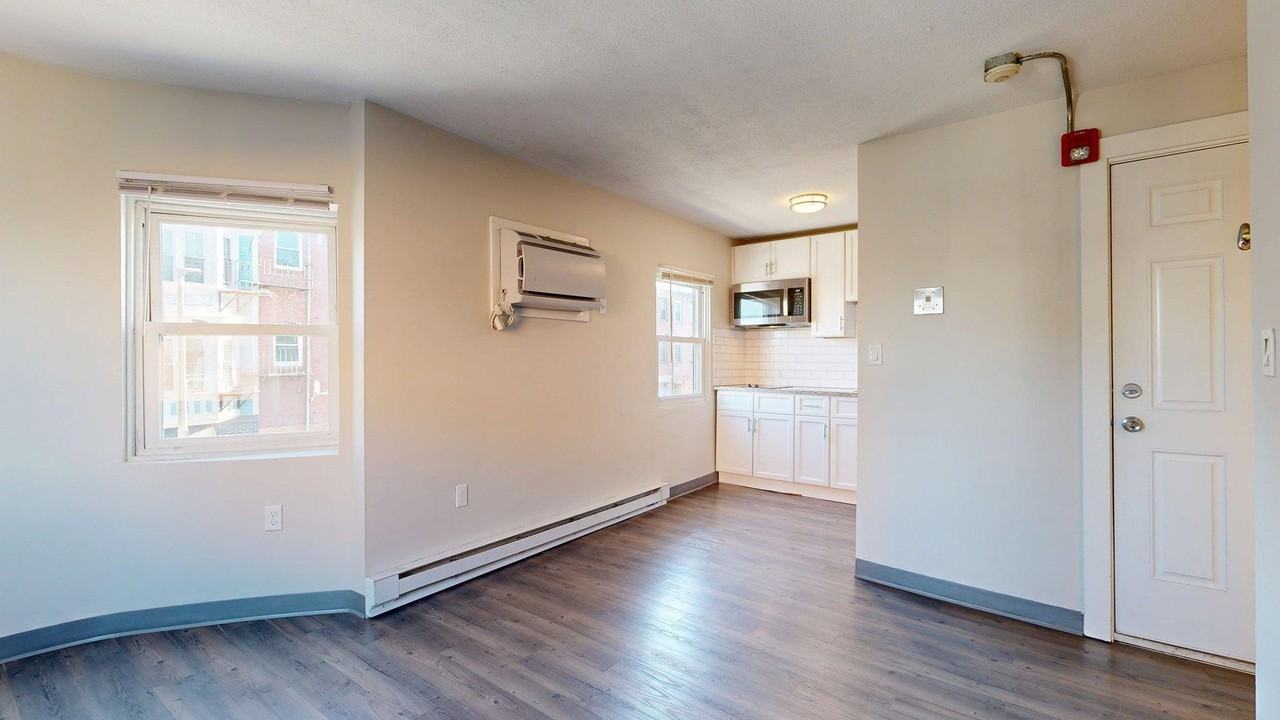 298 Meridian Street298 Meridian Street - 298 - 5 #298-5 - Photo 4 of 15