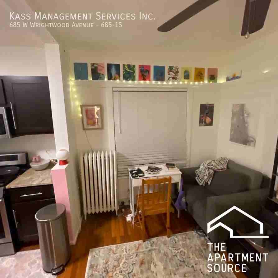 685 W Wrightwood Ave #1S - Photo 2 of 5