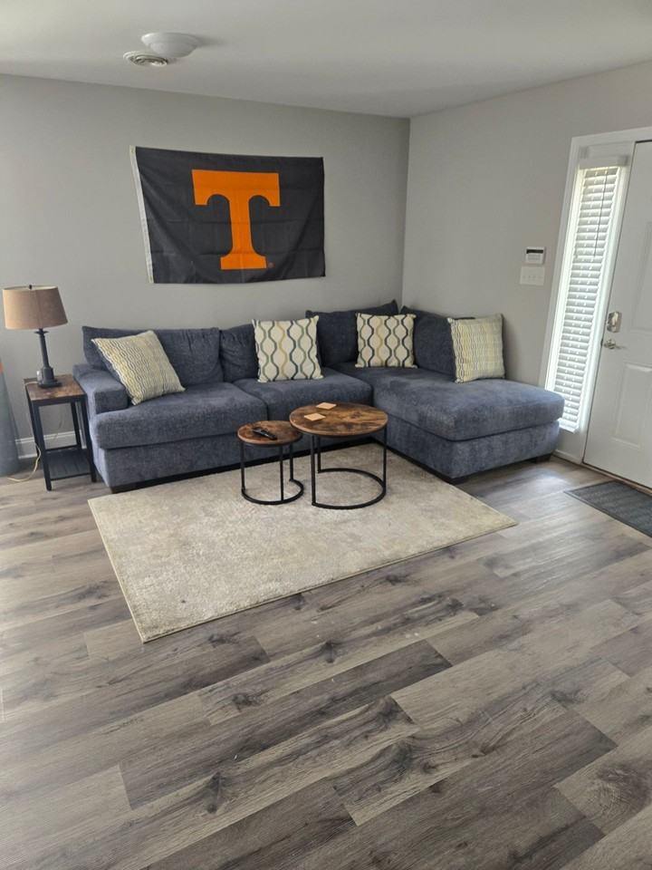 1601 Queen Anne Way - Photo 2 of 12