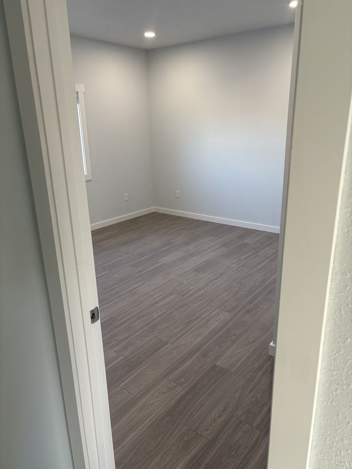 421 E Glendale St #1 - Photo 5 of 13