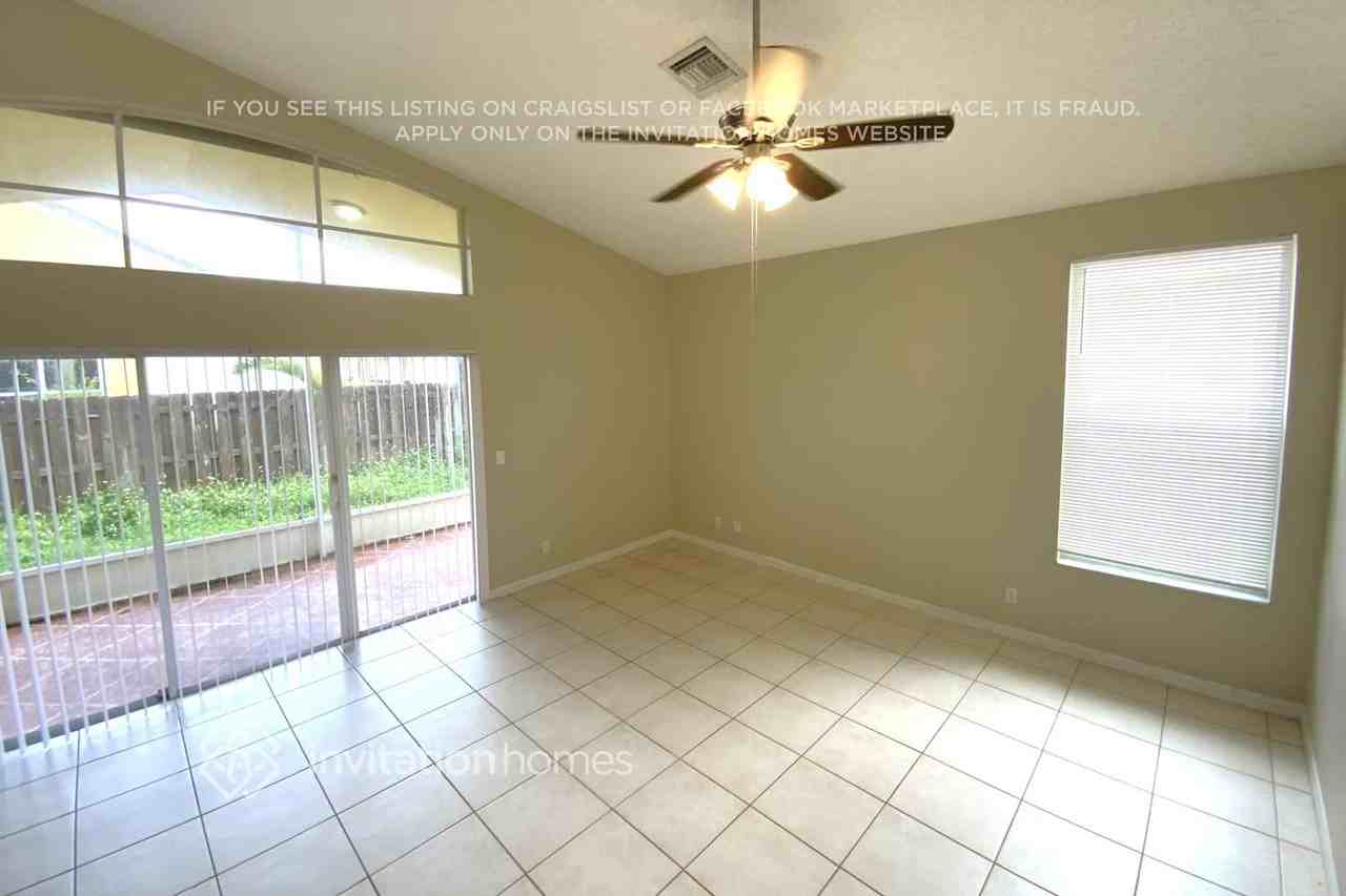 9549 Lago Dr - Photo 2 of 14