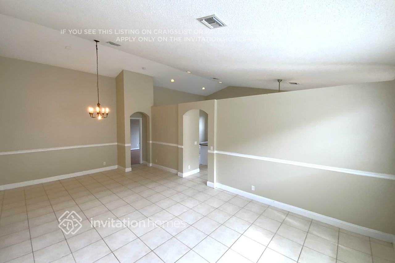 9549 Lago Dr - Photo 3 of 14