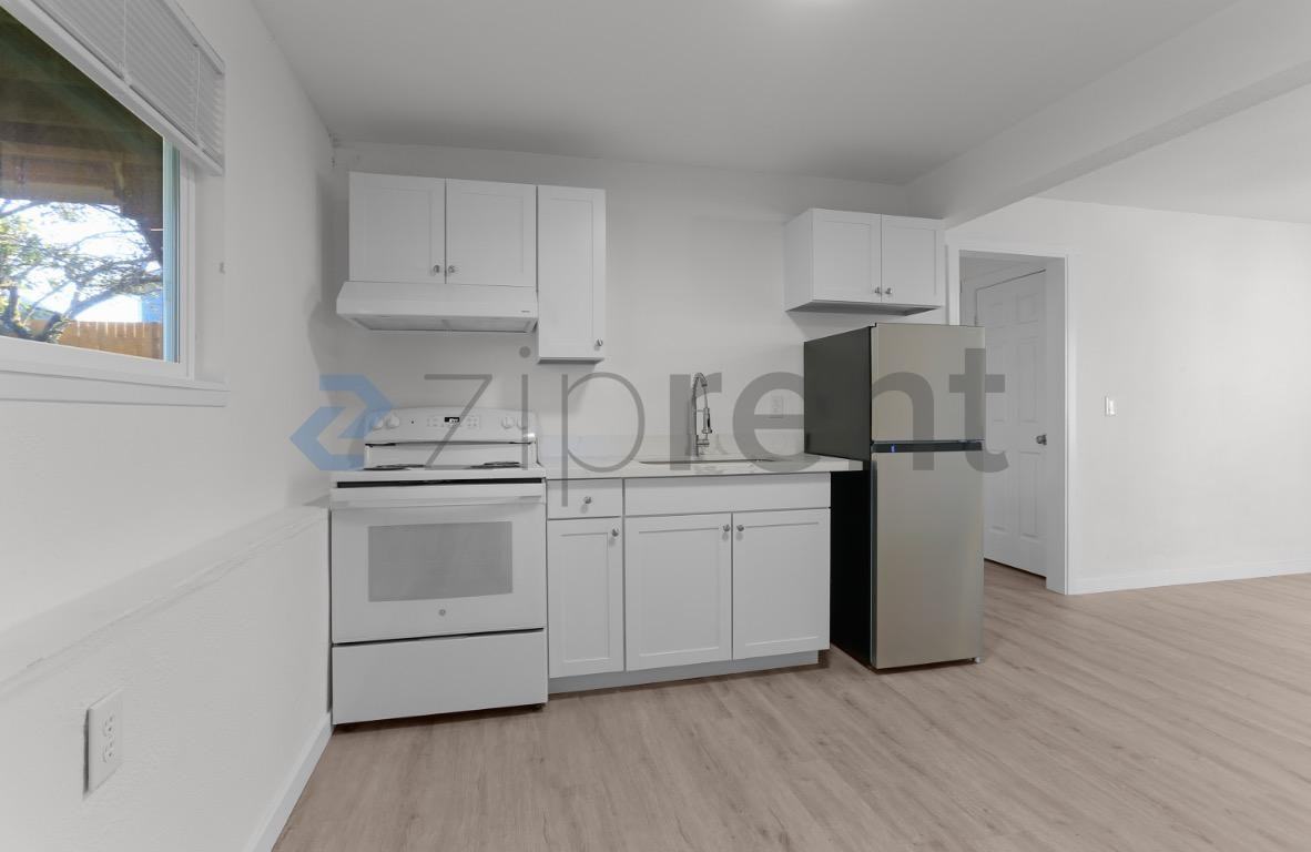 1611 S 84th St - Photo 5 of 14