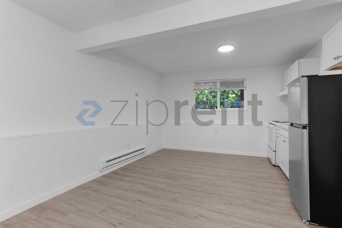 1611 S 84th St - Photo 6 of 14