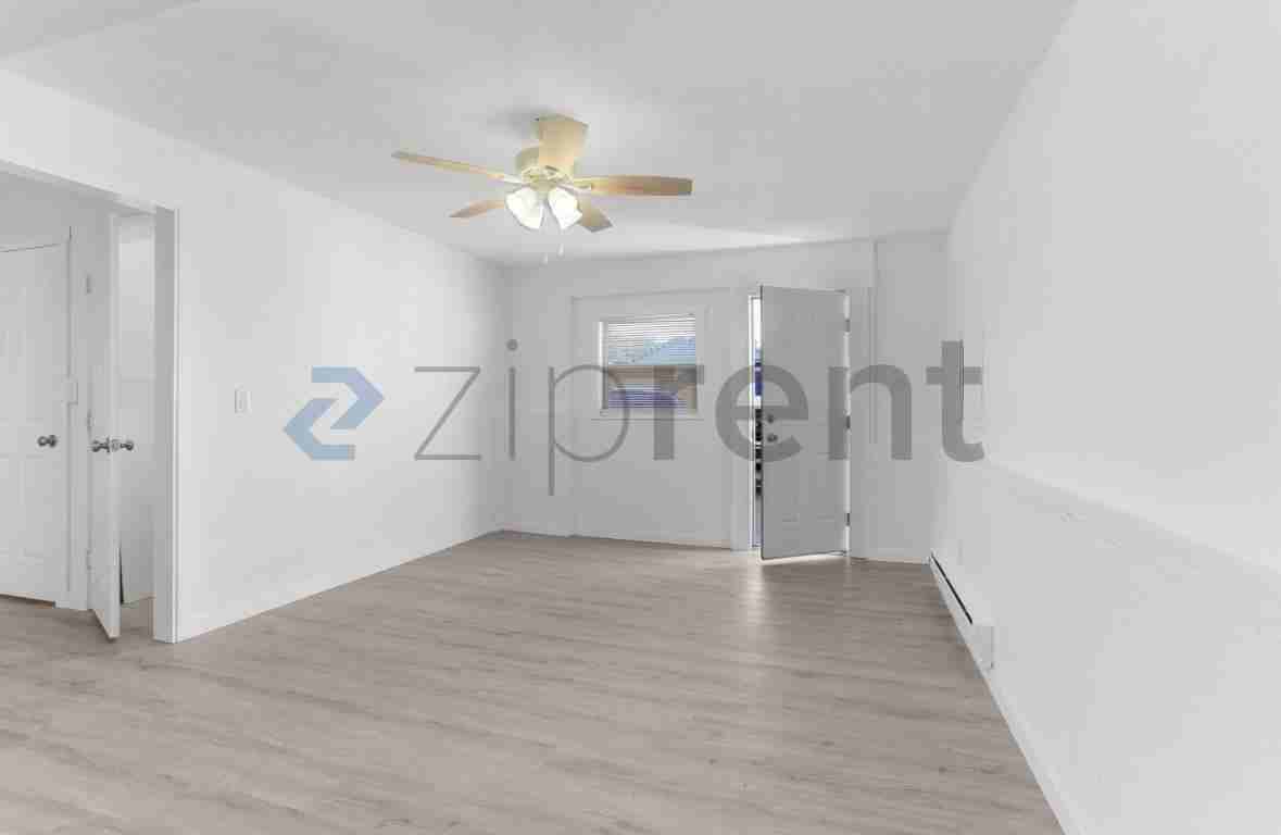 1611 S 84th St - Photo 7 of 14