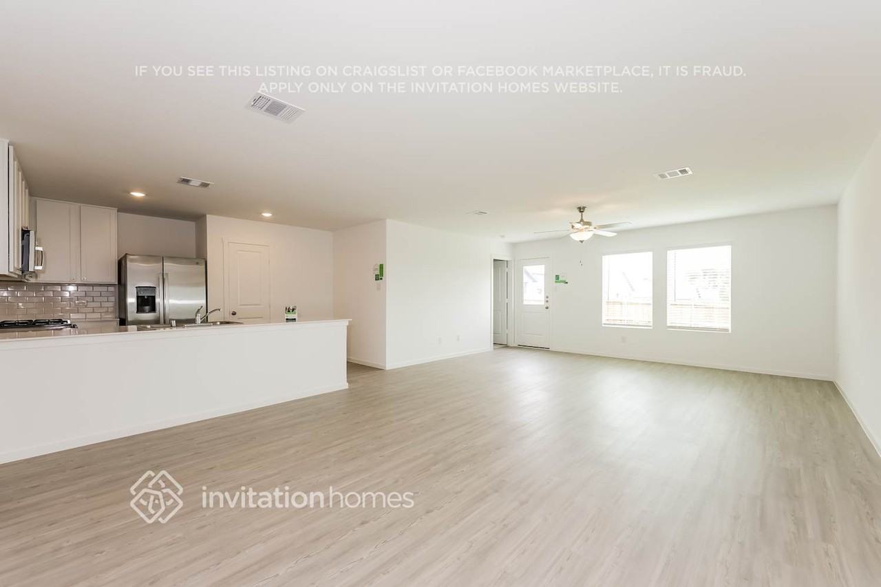 2745 Bronte Blvd - Photo 3 of 18