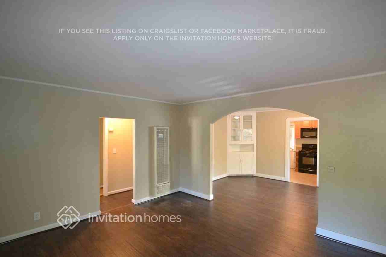 10018 Silverton Ave - Photo 3 of 15