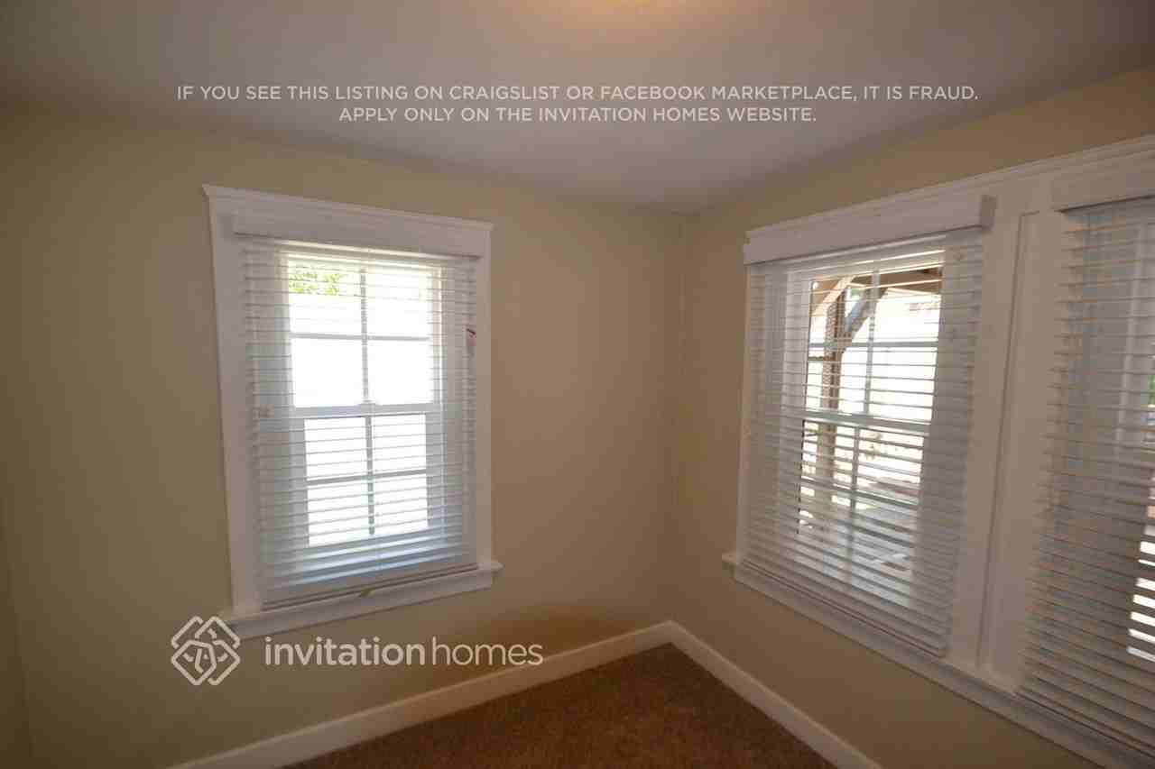 10018 Silverton Ave - Photo 7 of 15