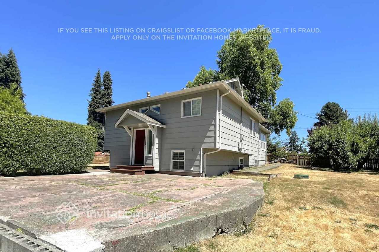 19401 8th Ave S - Photo 5 of 7