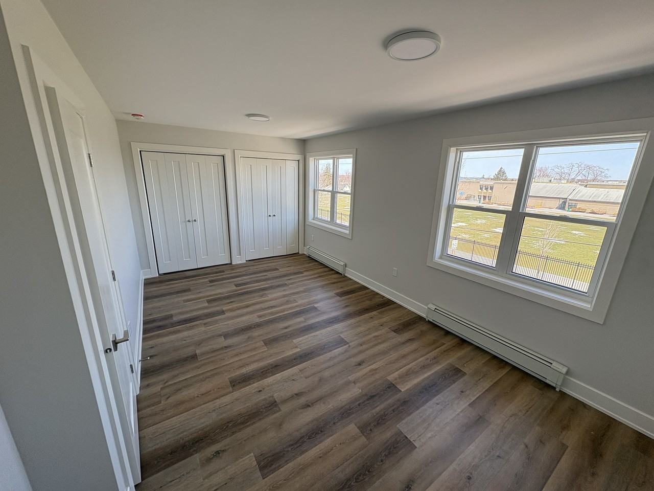 476 Division St - Photo 2 of 13