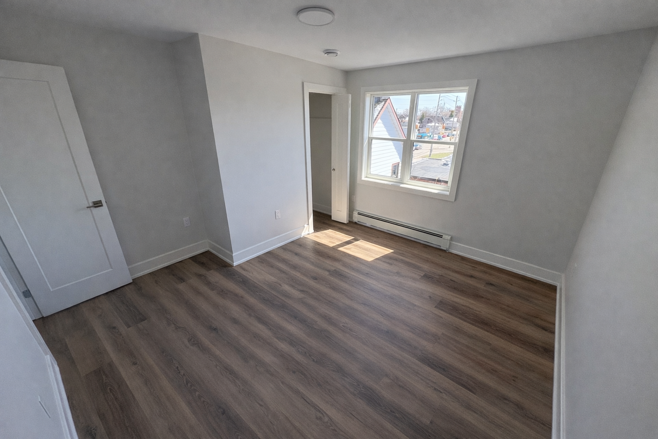 476 Division St - Photo 4 of 13