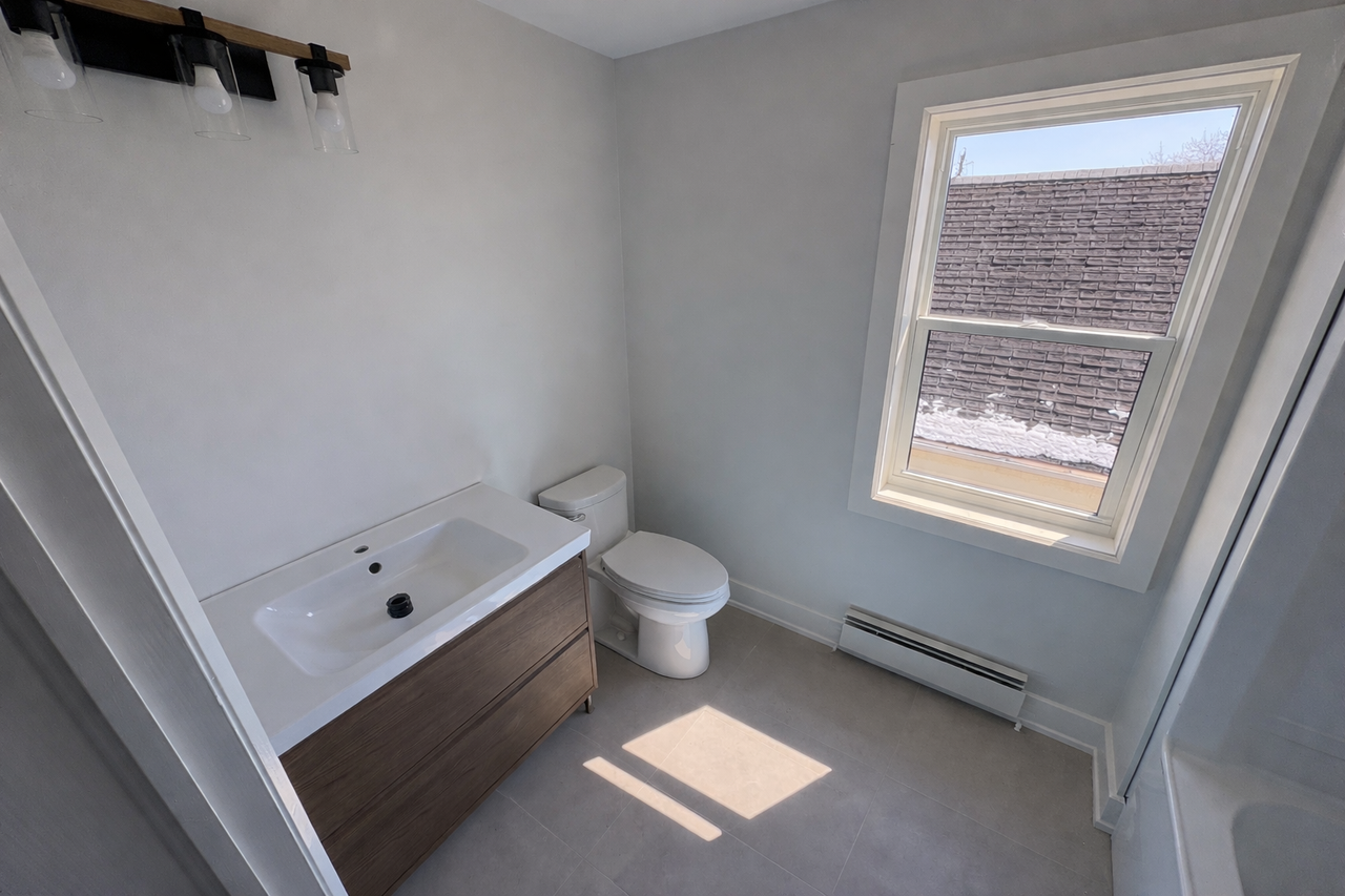 476 Division St - Photo 6 of 13