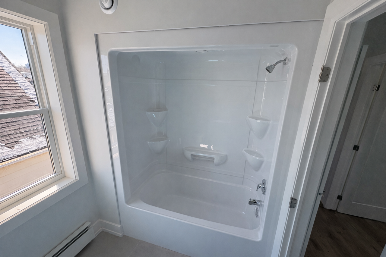 476 Division St - Photo 7 of 13