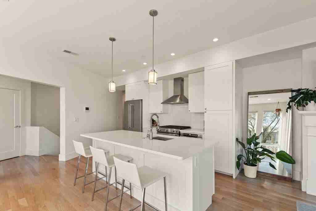 283 Old Colony Ave #3 - Photo 4 of 9