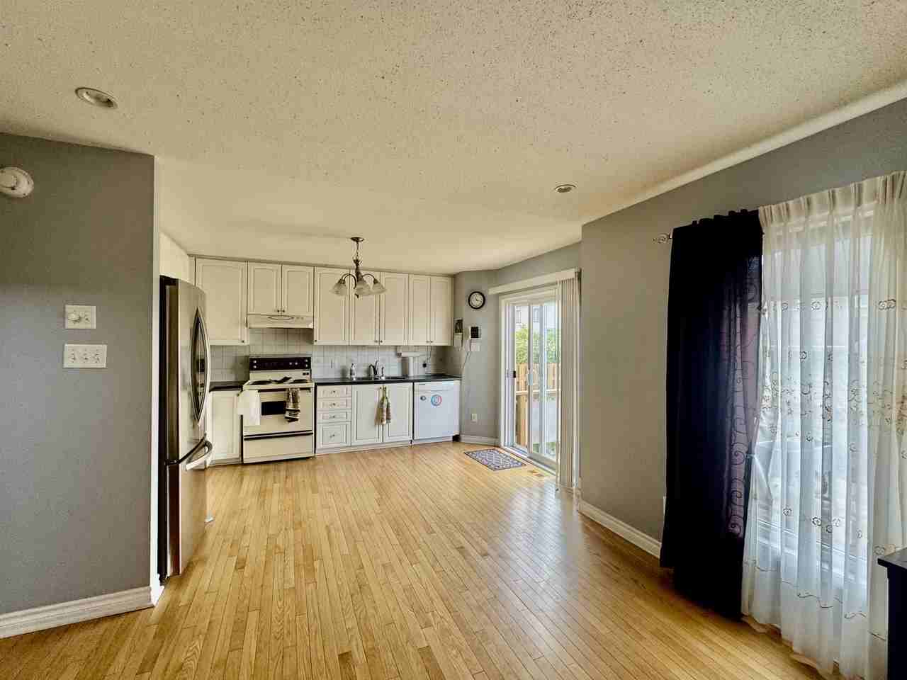 618 Beatrice Dr - Photo 3 of 18