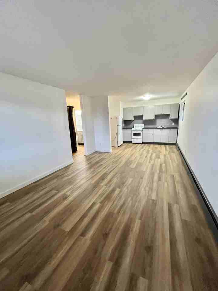 309, 12708-90 Street - Photo 3 of 9