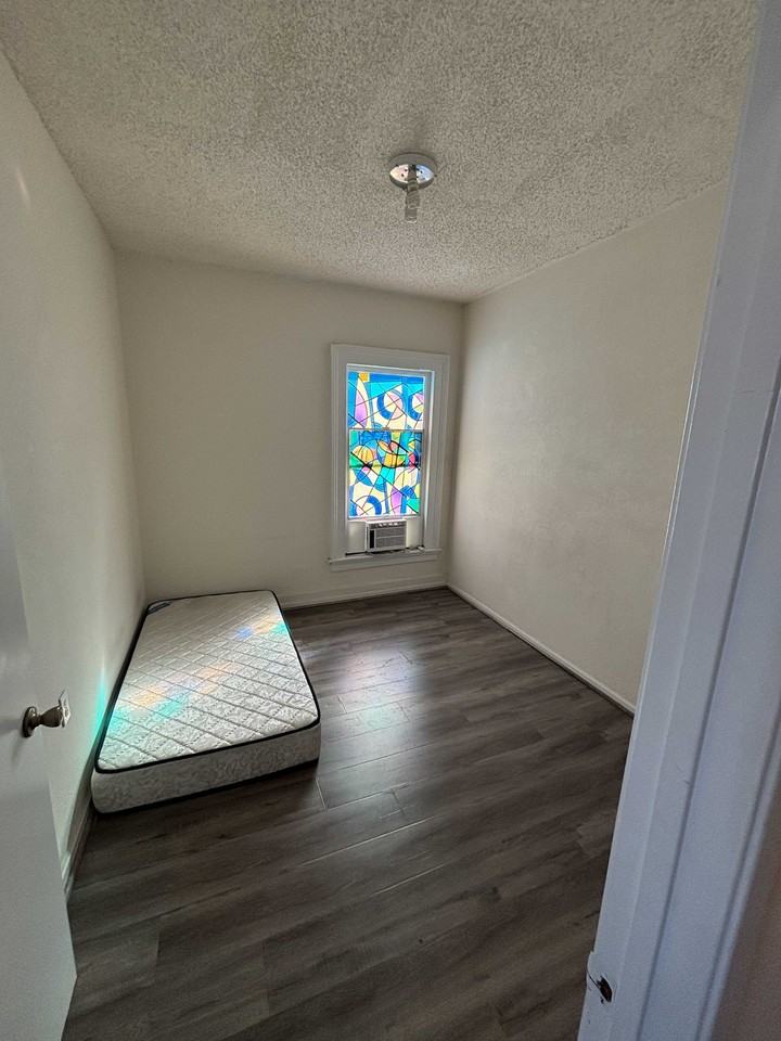 1238 S Hobart Blvd #1238 - Photo 2 of 13