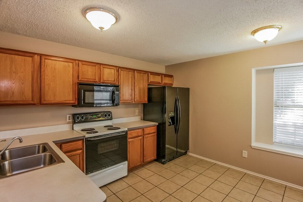 6505 Nicole Way - Photo 4 of 13