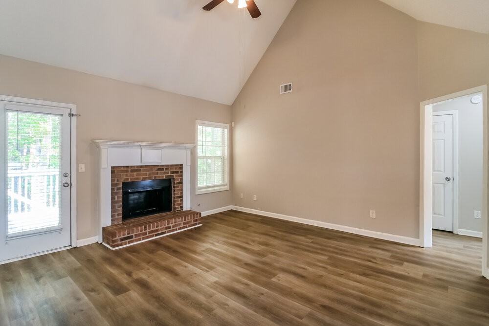 915 Castlerock Way - Photo 5 of 17