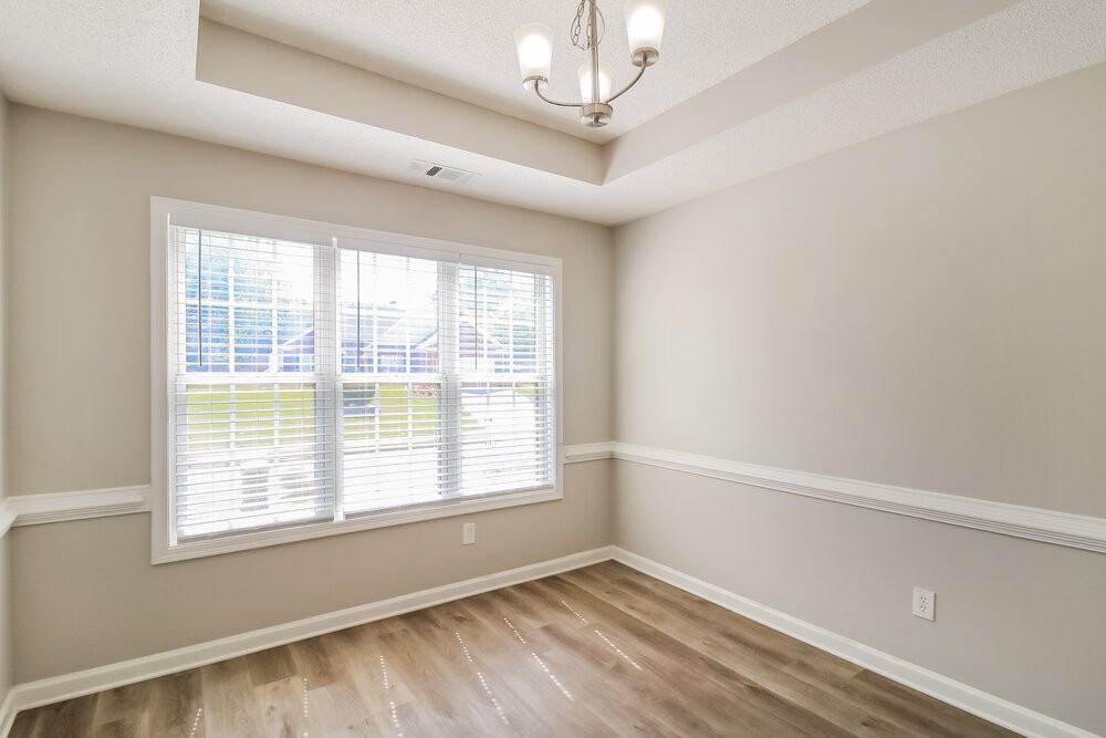 915 Castlerock Way - Photo 7 of 17