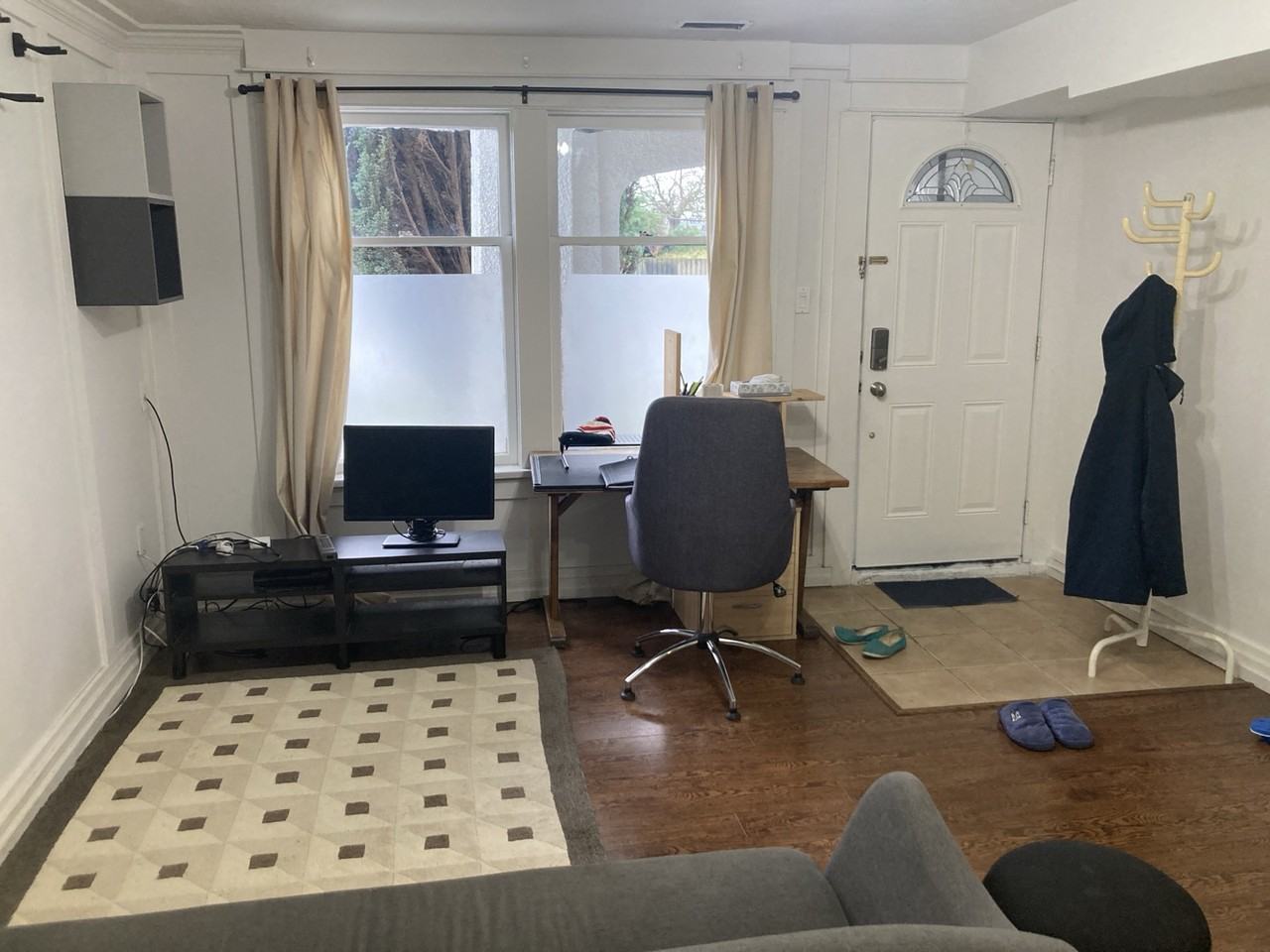 5032 Fraser St - Photo 5 of 27