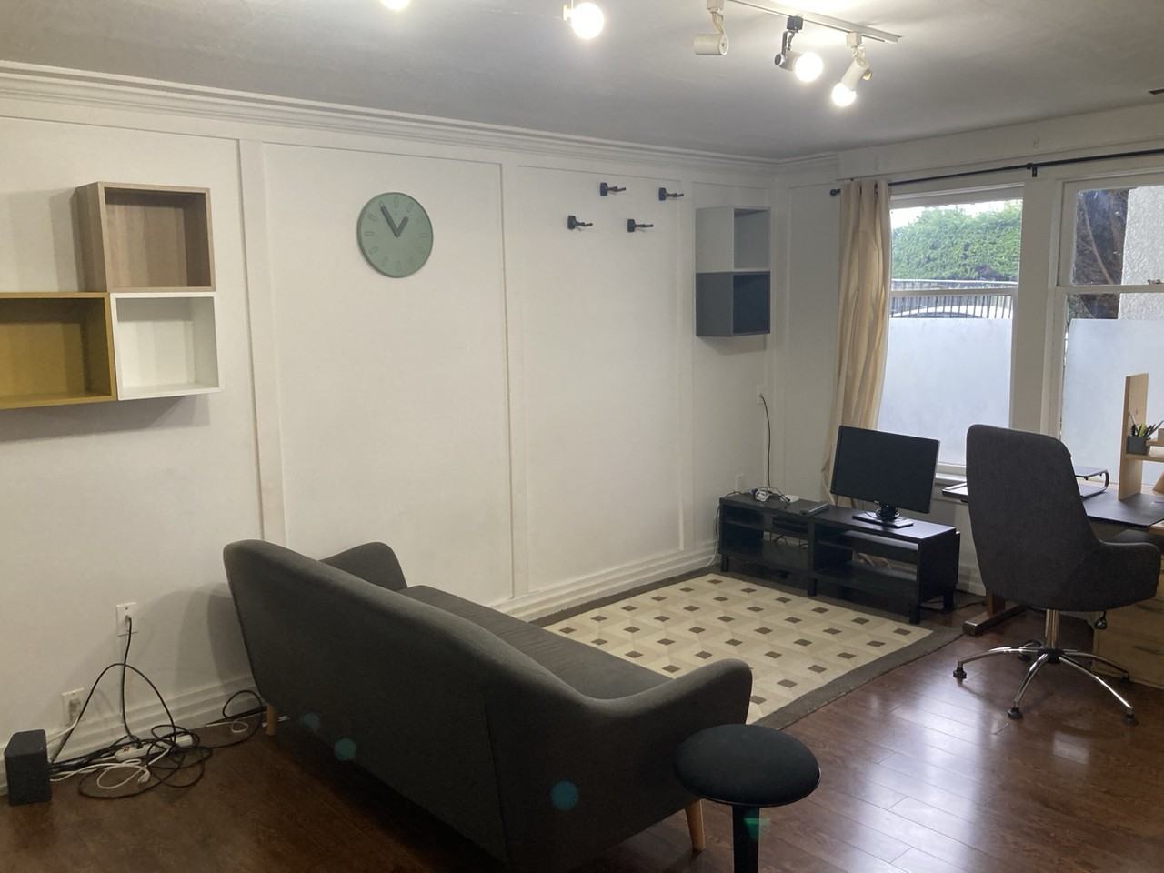 5032 Fraser St - Photo 6 of 27