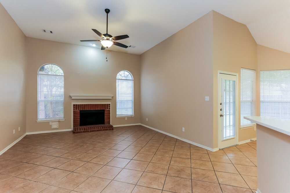 1510 Lost Creek Dr - Photo 3 of 16