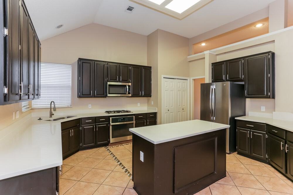 1510 Lost Creek Dr - Photo 7 of 16