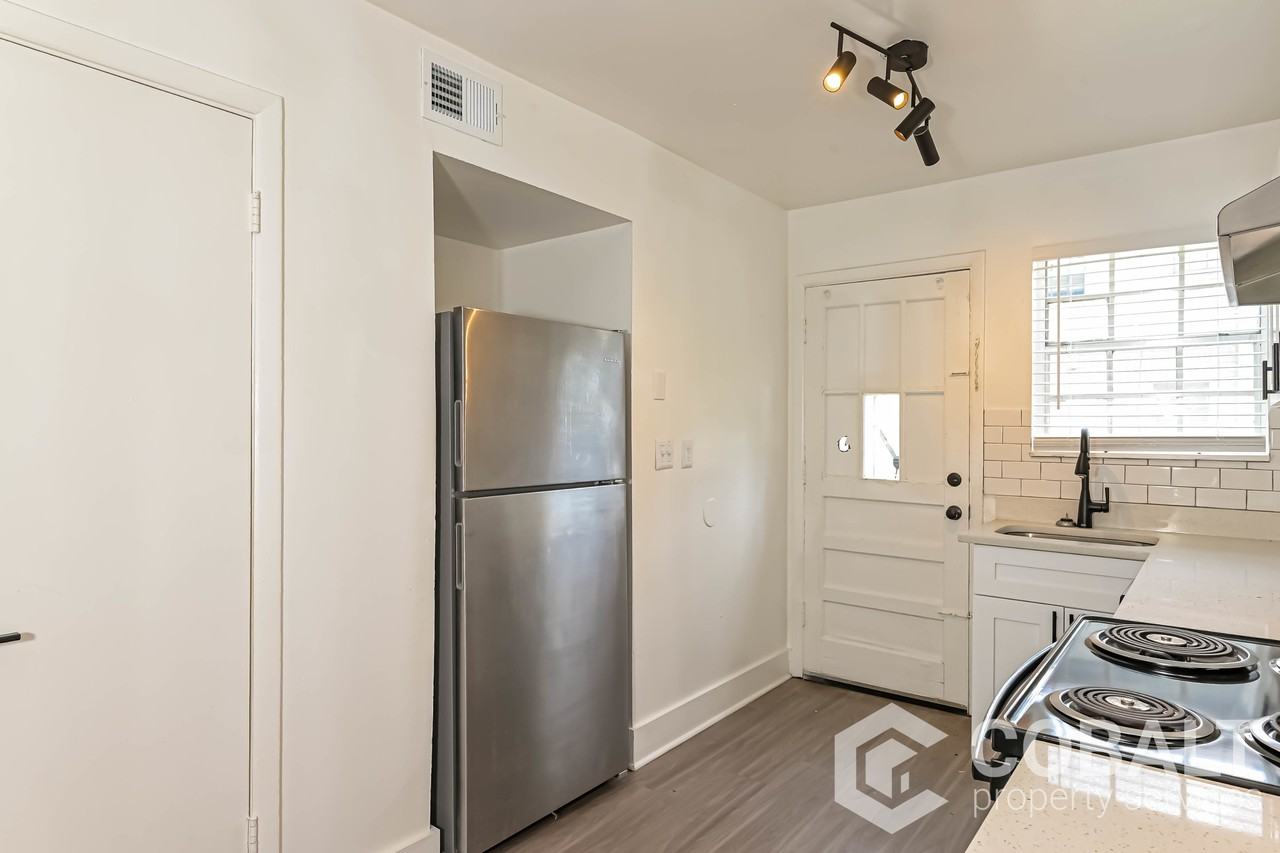 2721 White Oak Dr #29 - Photo 3 of 21