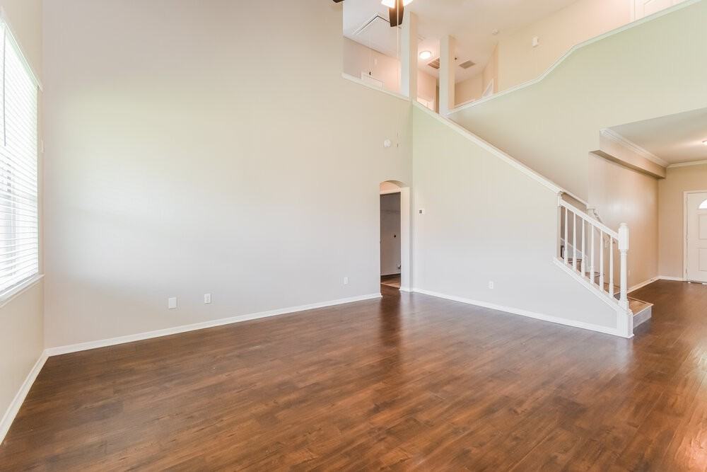 6176 Galloway Ln - Photo 6 of 17