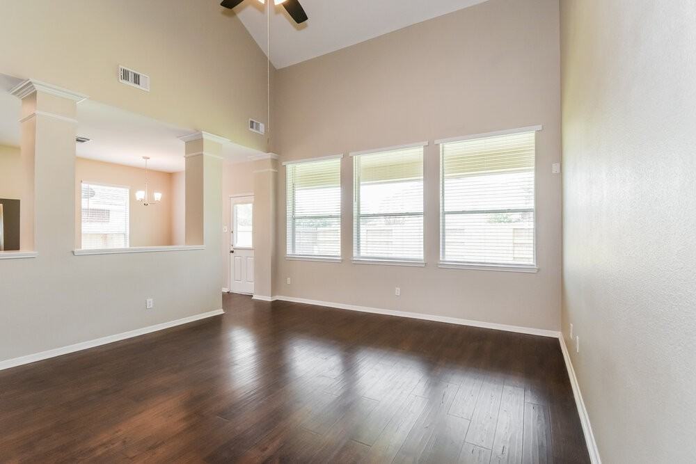 6176 Galloway Ln - Photo 7 of 17