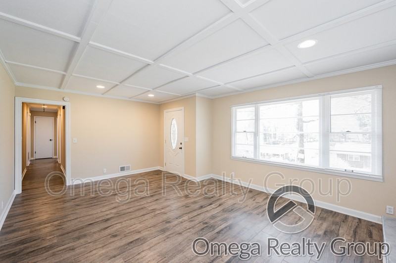 61 Carolyn Dr - Photo 6 of 31