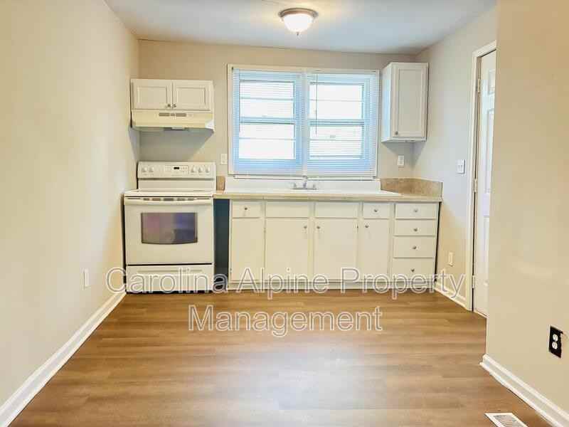 202 W Sullivan St - Photo 2 of 15