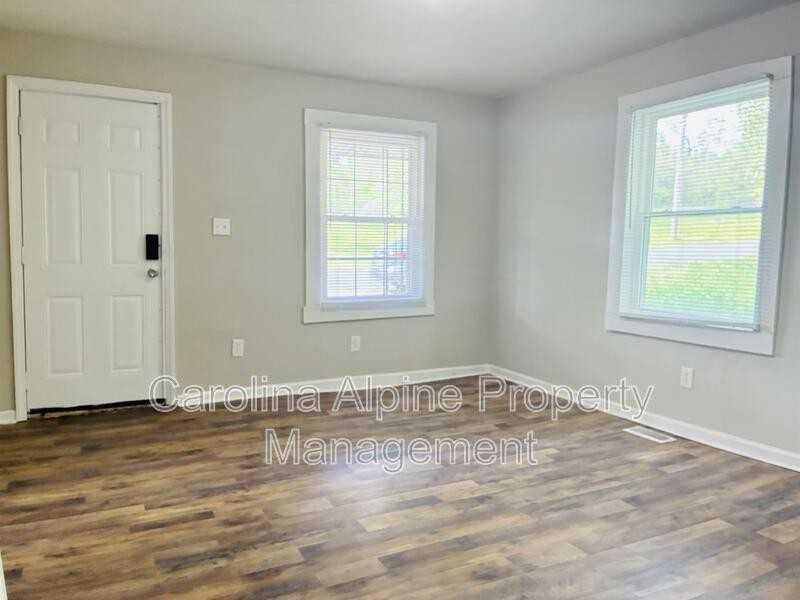 202 W Sullivan St - Photo 3 of 15