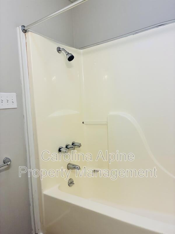 202 W Sullivan St - Photo 5 of 15