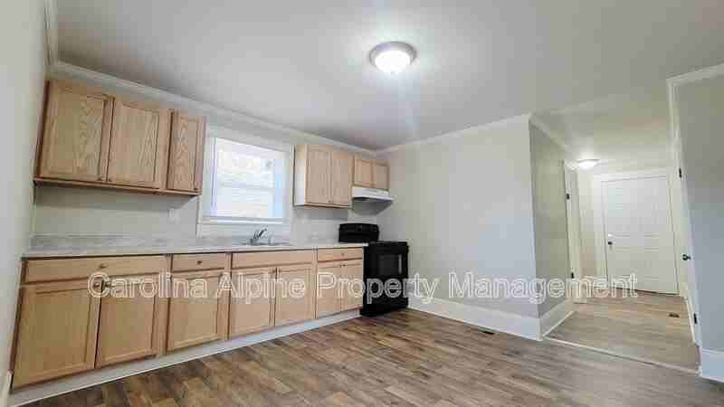 421 Carolina Ave - Photo 2 of 10