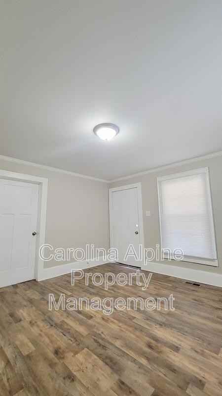 421 Carolina Ave - Photo 3 of 10