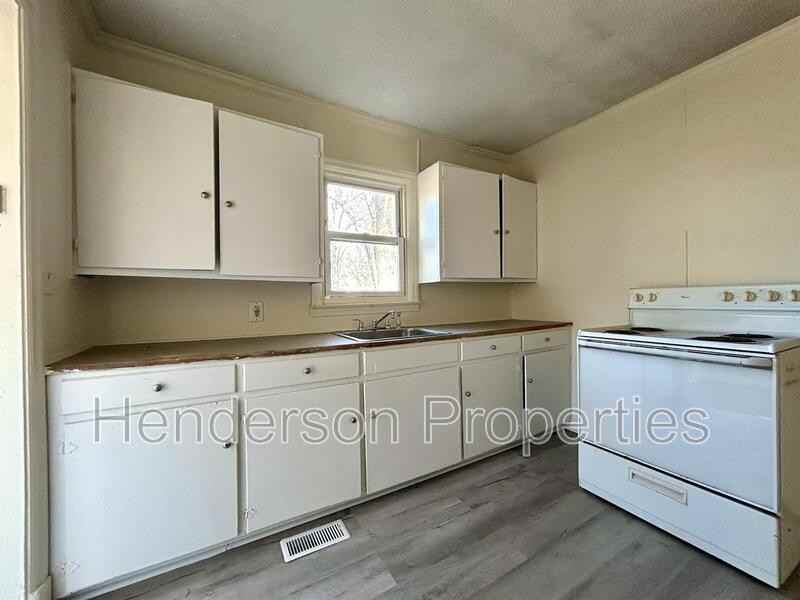 1219 Bailey St - Photo 6 of 16