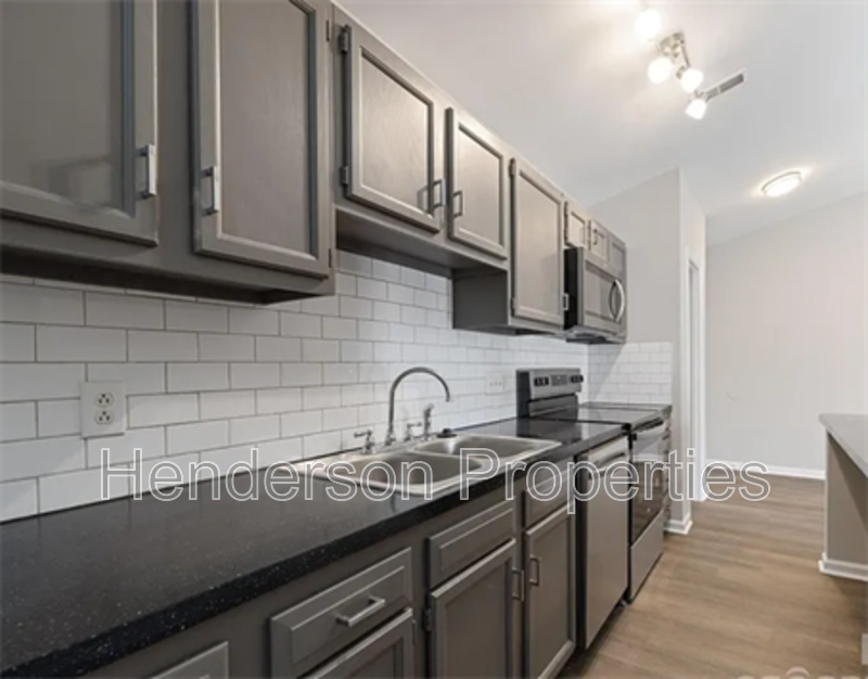 6142 Meadow Rose Ln - Photo 4 of 12