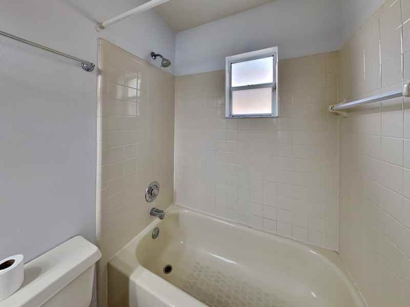 9610 N 12th St #B - Photo 5 of 12