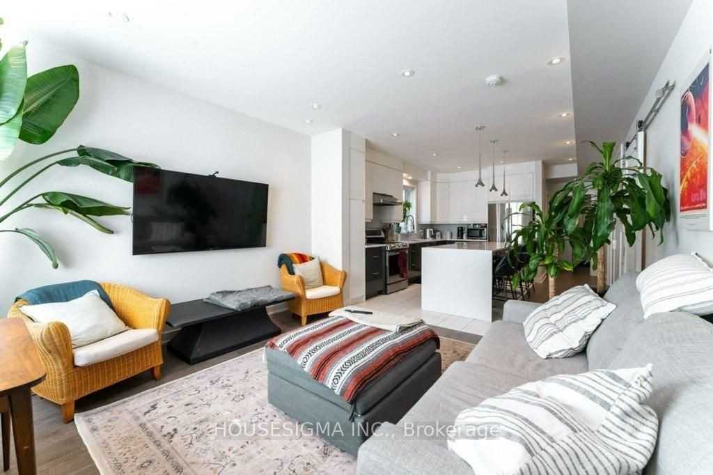 167 Quebec Avenue #3 - Photo 7 of 14