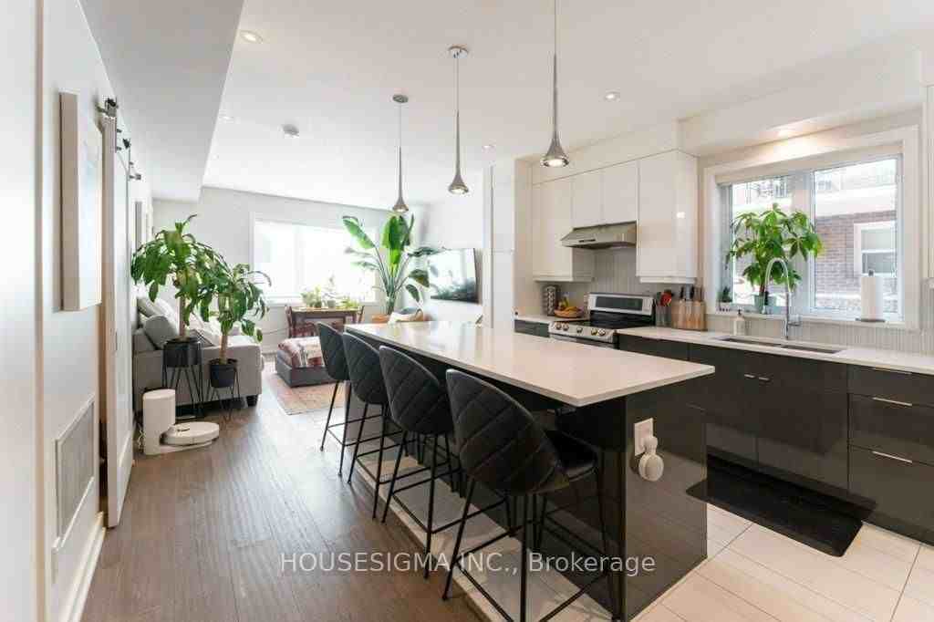 167 Quebec Avenue #3 - Photo 4 of 14