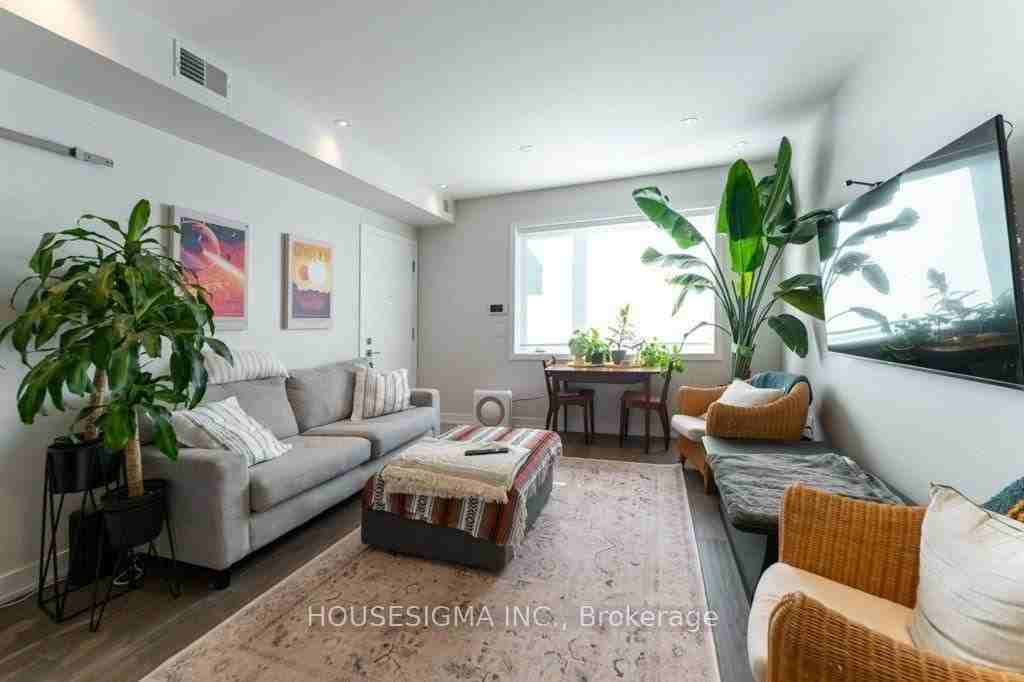 167 Quebec Avenue #3 - Photo 6 of 14