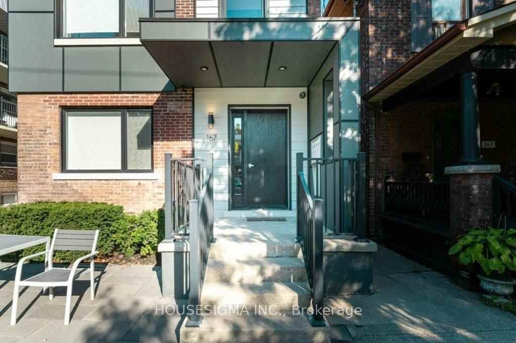 167 Quebec Avenue #3 - Photo 3 of 14