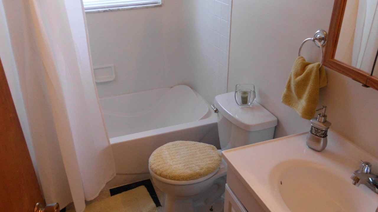 60 - ADDISON APARTMENTS - Photo 6 of 26
