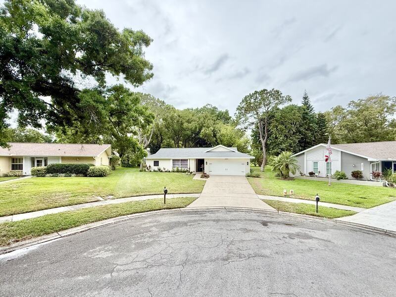 2869 Thistle Ct N - Photo 3 of 50