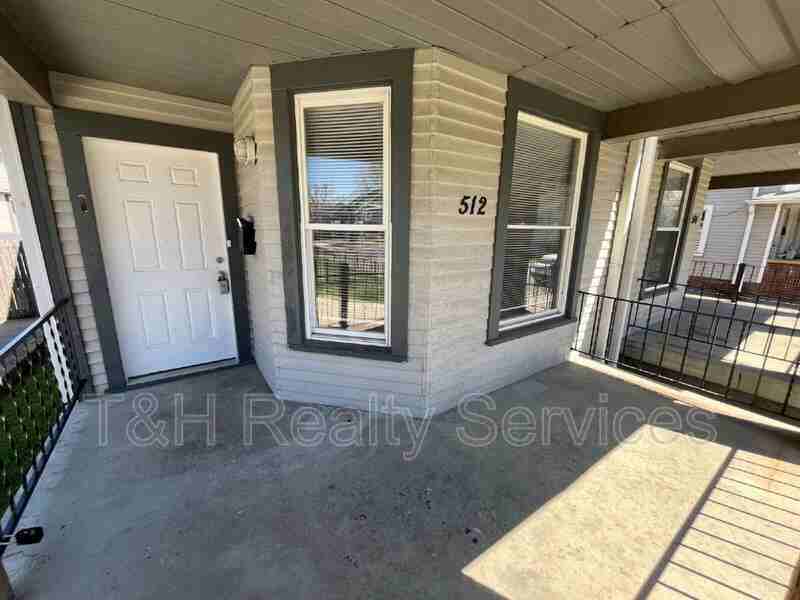 512 E 33rd St - Photo 3 of 19