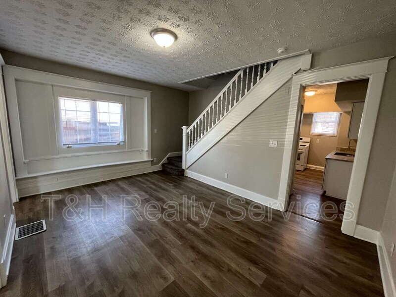 512 E 33rd St - Photo 6 of 19