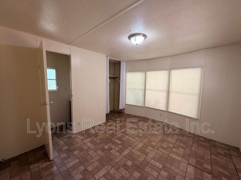 8146 Tolles Dr - Photo 3 of 9